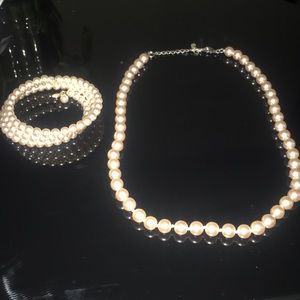 Pearl Necklace and bracelet set
